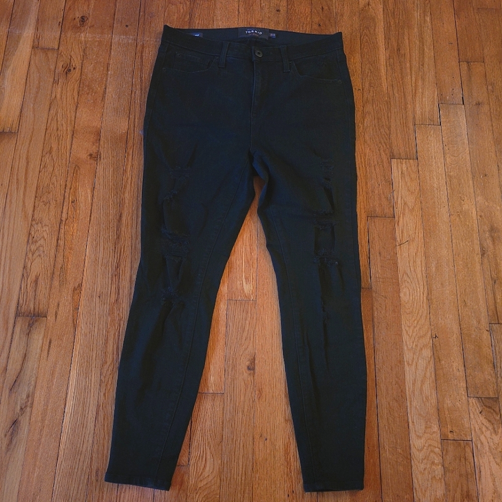 NWOT Torrid Sky High Skinny Premium Black Distressed Denim Jeans